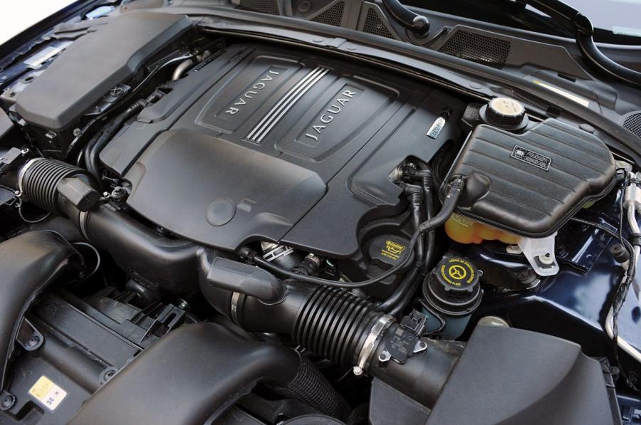  Jaguar XF Supercharged 2012 года  (фото 38 из 65)
